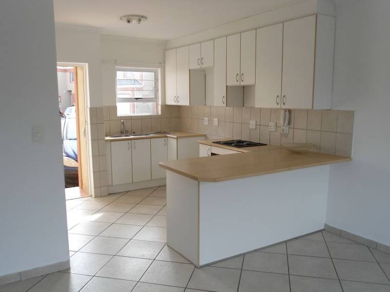 To Let 3 Bedroom Property for Rent in Longlands Western Cape